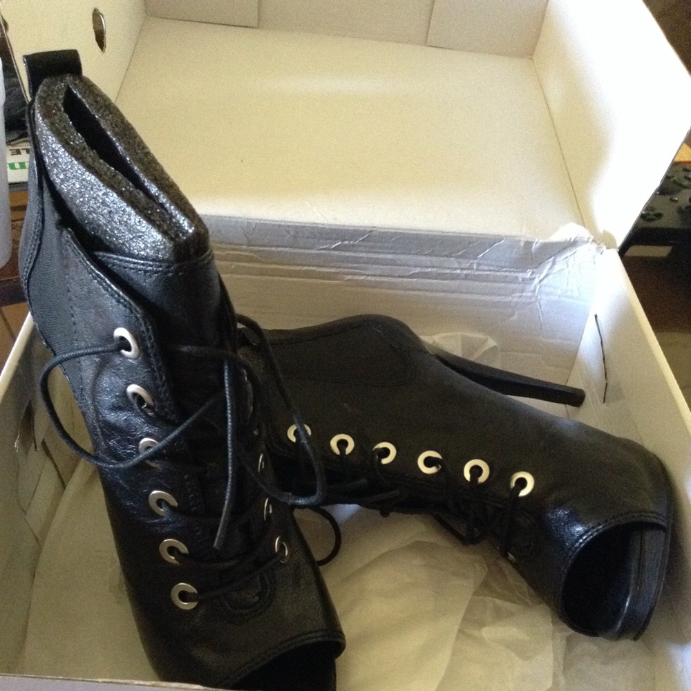 Nine West open toe bottle